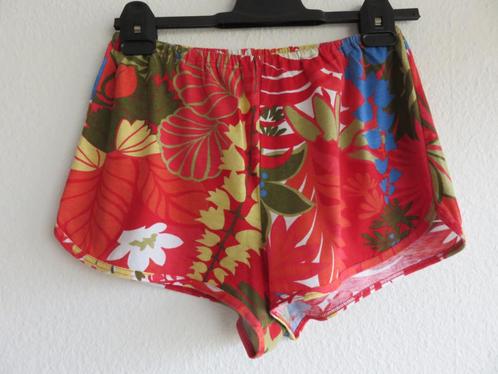 Salto strandbroekje, rode strand short met print maat M, Kleding | Dames, Badmode en Zwemkleding, Zo goed als nieuw, Zwembroek of Short