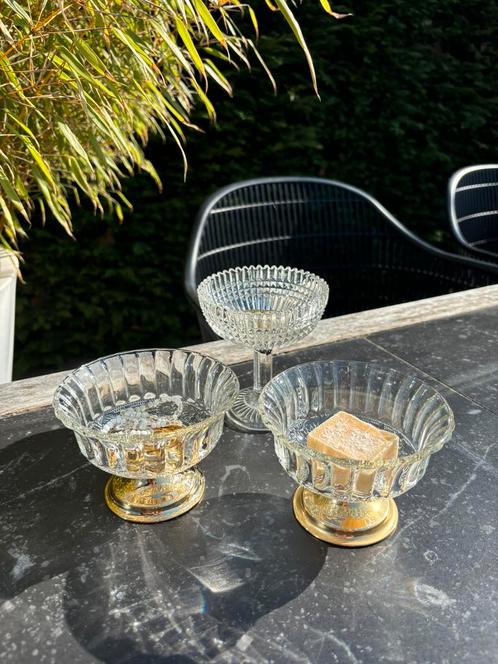 Bewerkt glazen schaaltjes op voet goud,vintage,zgan, Antiek en Kunst, Antiek | Glas en Kristal, Ophalen of Verzenden