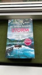 Lucinda Riley - De zeven zussen. Storm. Paperback, Lucinda Riley, Ophalen of Verzenden, Zo goed als nieuw, Nederland