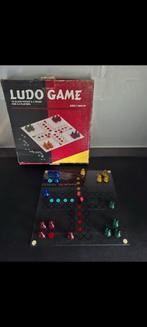 Mens erger je niet. Glazen bordspel, Ophalen of Verzenden, Zo goed als nieuw