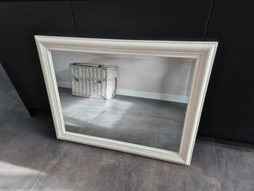 Spiegel met witte lijst 90x70 cm beschikbaar voor biedingen
