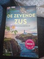 Lucinda Riley - De zevende zus, Lucinda Riley, Ophalen of Verzenden, Zo goed als nieuw, Nederland