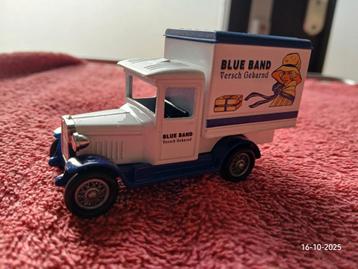 Nostalgische Blue Band auto beschikbaar voor biedingen