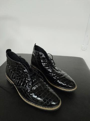 Rieker dames lak schoen met ritsje binnenzijde.Maat 40  beschikbaar voor biedingen