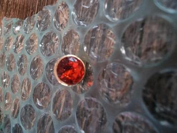 Melano twisted steentje nieuw rood beschikbaar voor biedingen