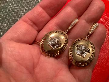 Bijzonder mooi vintage gouden oorbellen Versace Medusa 14 k beschikbaar voor biedingen