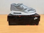 Nike Air Max 1 Metallic Silver Cool Grey 46 Nieuw, Overige kleuren, Nike, Nieuw, Ophalen of Verzenden