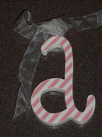 HOUTEN LETTERS GROTE PARTIJ beschikbaar voor biedingen