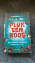 M.J. Arlidge - Pluk een roos, Boeken, Thrillers, Ophalen of Verzenden, Zo goed als nieuw, Nederland, M.J. Arlidge