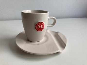 Douwe Egberts koffiekop en schotel met uitsparing voor lepel beschikbaar voor biedingen