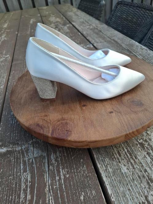 Nieuwe Rainbow club trouwpumps maat 38,5, Kleding | Dames, Trouwkleding en Trouwaccessoires, Nieuw, Schoenen, Ophalen of Verzenden