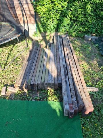 20 Vuren balken beschikbaar voor biedingen
