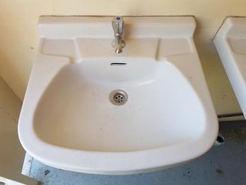 Te koop Porseleinen wasbakje beschikbaar voor biedingen