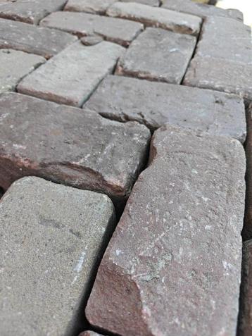 Rode genuanceerde klinkerkeien K9 beschikbaar voor biedingen
