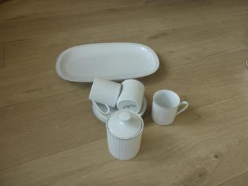	Serviesdelen royal porcelain, model cannelee, grijs randje. beschikbaar voor biedingen