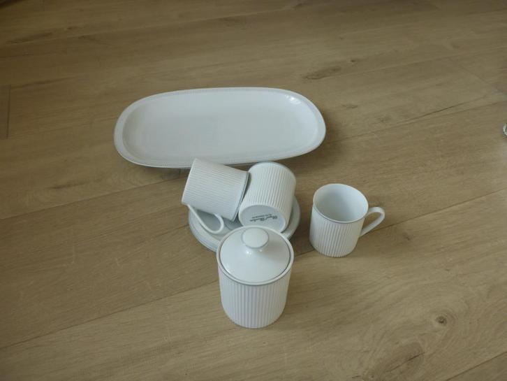 Serviesdelen royal porcelain, model cannelee, grijs randje., Huis en Inrichting, Keuken | Servies, Zo goed als nieuw, Overige typen