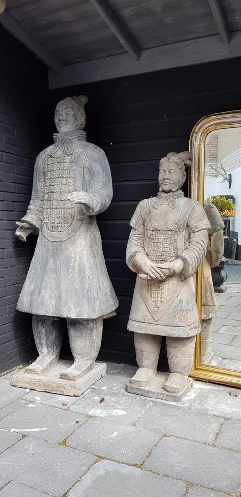 Twee oude terracotta chinese soldaten/krijgers.., Antiek en Kunst, Kunst | Beelden en Houtsnijwerken, Ophalen of Verzenden