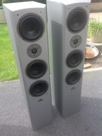 Magnat Vector 77 Loudspeakers (180/300 watt) beschikbaar voor biedingen