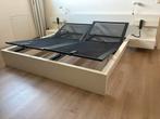 IKEA MALM bedombouw, wit met bijpassende nachtkastjes, Huis en Inrichting, Slaapkamer | Bedden, Ophalen, Gebruikt, Wit, Modern strak