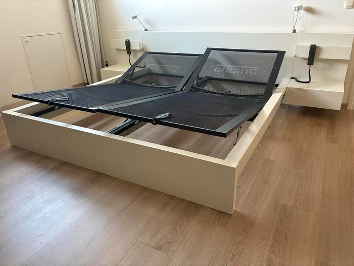 IKEA MALM bedombouw, wit met bijpassende nachtkastjes, Huis en Inrichting, Slaapkamer | Bedden, Gebruikt, Tweepersoons, 180 cm