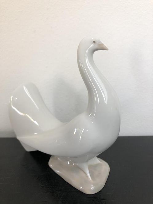 NAO Lladro porselein: Duif (Reyshof), Antiek en Kunst, Antiek | Porselein, Ophalen of Verzenden