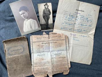 Lotje familie papierwerk jaren ‘20 - ‘40. beschikbaar voor biedingen