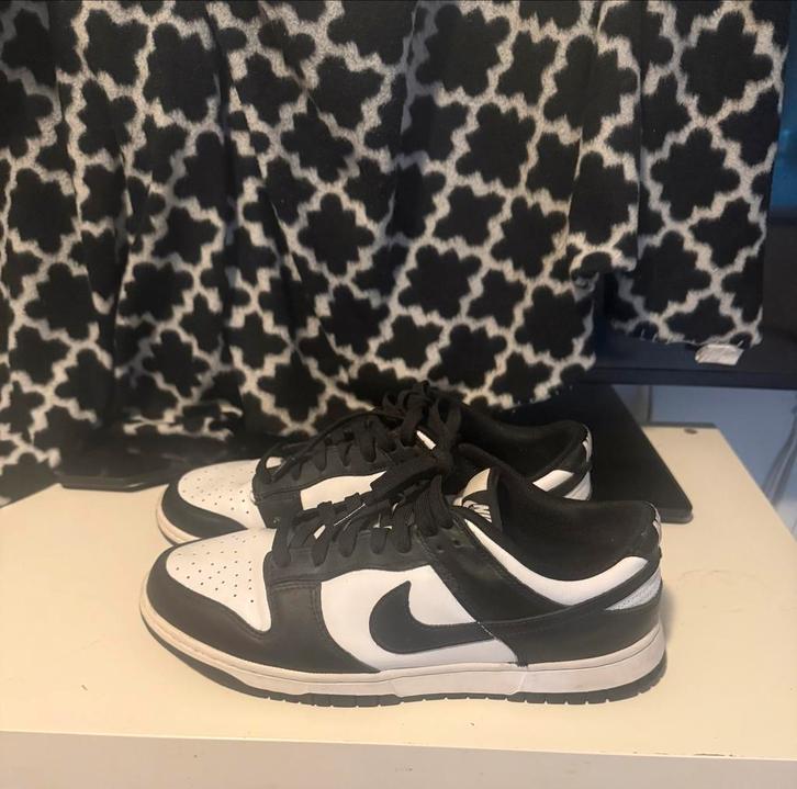 Nike Dunk Low Panda - Maat 43, Kleding | Heren, Schoenen, Zo goed als nieuw, Sneakers of Gympen, Zwart, Ophalen of Verzenden