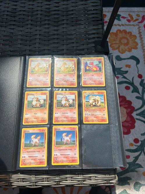 POKEMON KAARTEN VINTAGE BINDER MET BASE SET HOLO, Hobby en Vrije tijd, Verzamelkaartspellen | Yu-gi-Oh!, Zo goed als nieuw, Meerdere kaarten