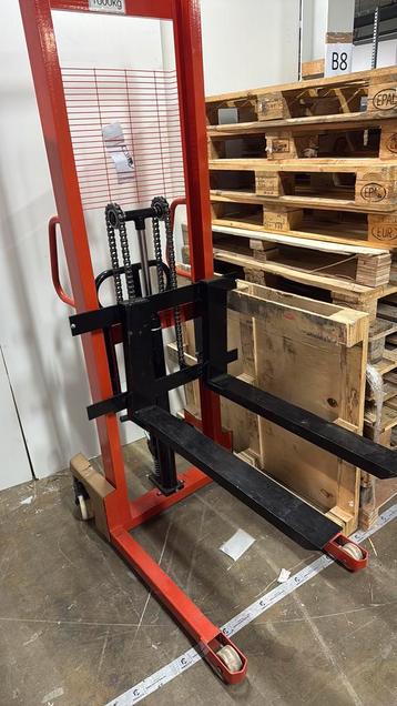 Stapelaar voor blokpallets beschikbaar voor biedingen