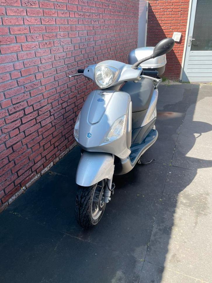 Piaggio Fly 2t | 22xx km, Fietsen en Brommers, Scooters | Piaggio, Zo goed als nieuw, Fly, Benzine, Ophalen
