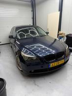 BMW 5-Serie 2.5 I 525 AUT 2005 Blauw, Auto's, BMW, Automaat, Achterwielaandrijving, Zwart, 2497 cc