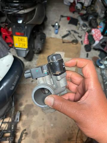 Rongmao Gasklephuis gy6 50cc en andere onderdelen beschikbaar voor biedingen