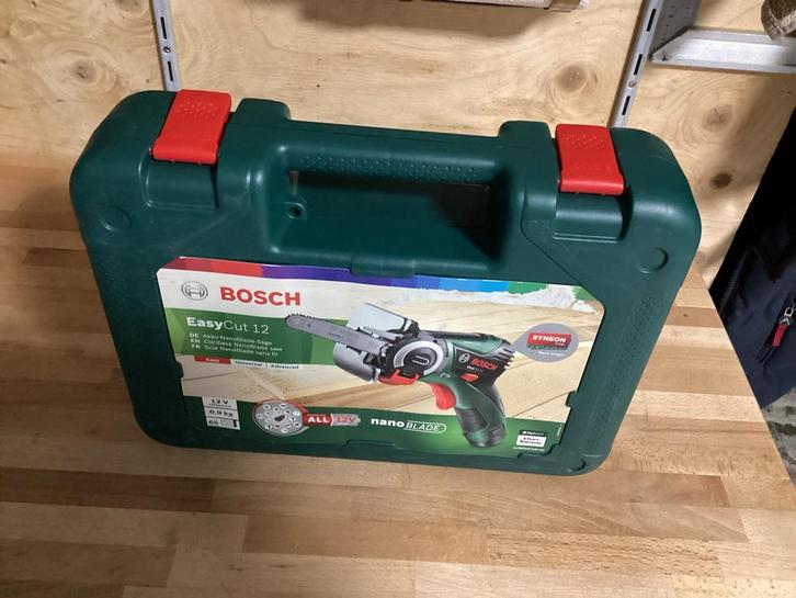 Bosch EasyCut 12 NanoBlade Zaag - Zo goed als nieuw!, Doe-het-zelf en Verbouw, Gereedschap | Zaagmachines, Zo goed als nieuw, Afkortzaag