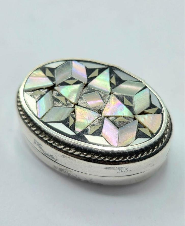 Zilveren Pillen / Pepermunt Doosje met Parelmoer Inleg, Antiek en Kunst, Antiek | Goud en Zilver, Verzenden