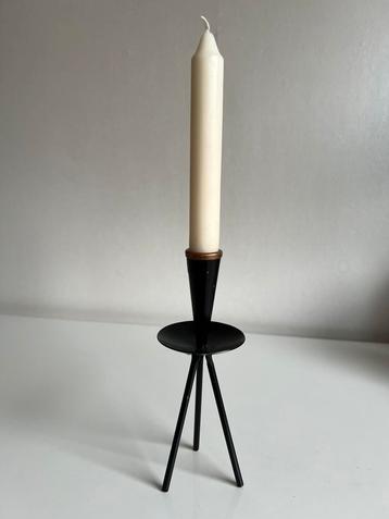 Vintage Zweeds Ystad Metall Kandelaar Zwart Driepoot Metaal beschikbaar voor biedingen