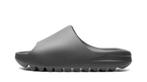 Yeezy Slide Onyx Maat 44 1/2 - Nieuw, Kleding | Heren, Schoenen, Slippers, Zwart, Nieuw, Ophalen of Verzenden