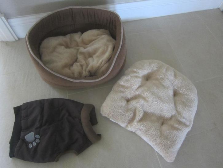 fluffy hondenmand voor een kleine hond en extra's, Dieren en Toebehoren, Hondenmanden, Zo goed als nieuw, Stof, Ophalen of Verzenden