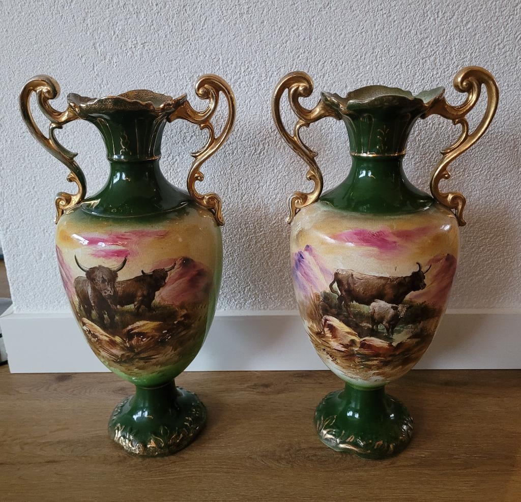 2 Siervazen gesigneerd A. Hale, Bison/Rund, Hoogte 40cm, Antiek en Kunst, Ophalen of Verzenden