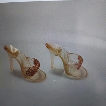 ik zoek vintage Barbie clear open toe shoes debutante Ball  beschikbaar voor biedingen