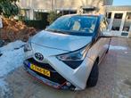 Uniek model Toyota Aygo 1.0 Vvt-i 72pk 5D 2019 Grijs, Auto's, Toyota, Voorwielaandrijving, Stof, Euro 6, 4 stoelen