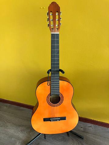 Mooie Klassieke Gitaar te Koop beschikbaar voor biedingen