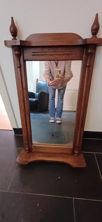 Antieke Spiegel met Houten Frame beschikbaar voor biedingen