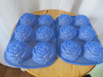 2 x blauwe siliconen  ( bak )vorm 6 roosvormpjes beschikbaar voor biedingen