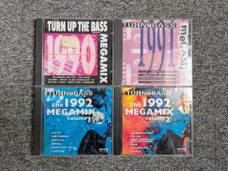 Turn Up The Bass - Megamix 1990-1992, Cd's en Dvd's, Cd's | Verzamelalbums, Gebruikt, Dance, Ophalen of Verzenden