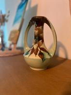 Prachtig vaasje van Belgische makelij, met herfstmotief, Overige kleuren, Aardewerk of Porselein, Ophalen of Verzenden, Zo goed als nieuw