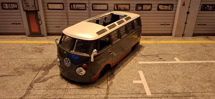 1.24 volkswagen van combi, Hobby en Vrije tijd, Modelauto's | 1:24, Zo goed als nieuw, Auto, Maisto, Ophalen of Verzenden