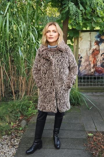 Leuke "bontjas" met luipaardprint beschikbaar voor biedingen