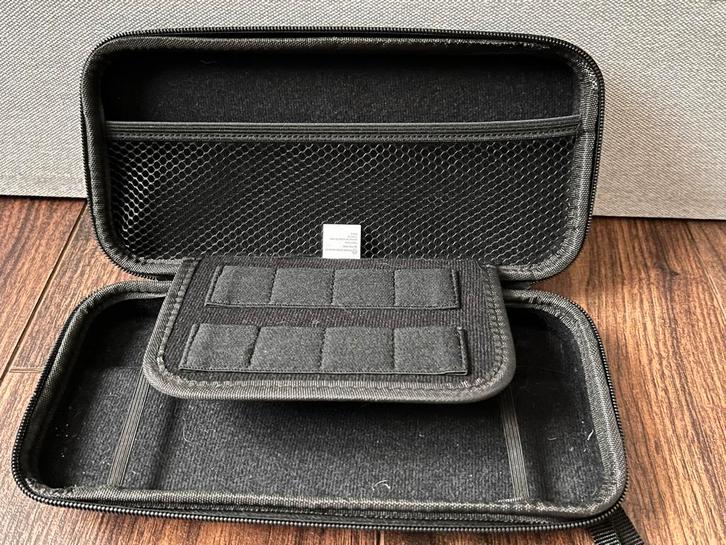 Nintendo Switch Opberg Case - Bescherm je console!, Spelcomputers en Games, Spelcomputers | Nintendo Portables | Accessoires, Zo goed als nieuw