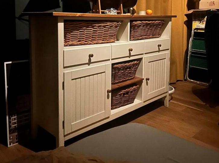 Witte landelijke houten kast met manden, Huis en Inrichting, Kasten | Dressoirs, Gebruikt, 100 tot 150 cm, 25 tot 50 cm, Met lade(s)