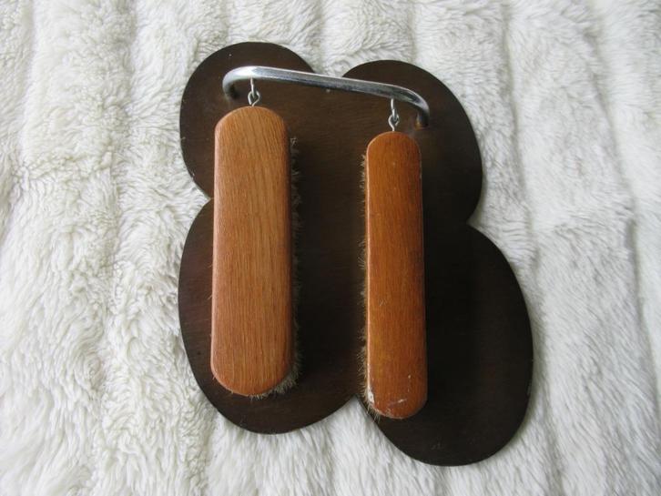 oude vintage borstelhouder - hanger met 2 borstels, Verzamelen, Retro, Huis en Inrichting, Ophalen of Verzenden